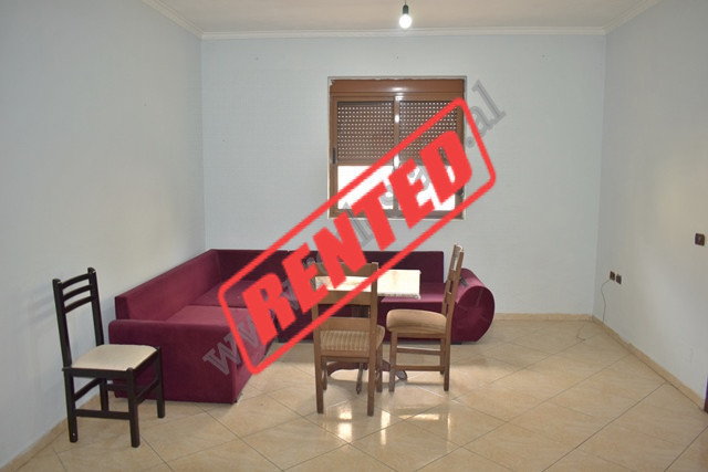 Apartament 2+1 me qera ne rrugen Fuat Toptani prane rruges se Elbasanit.
Apartamenti pozicionohet n